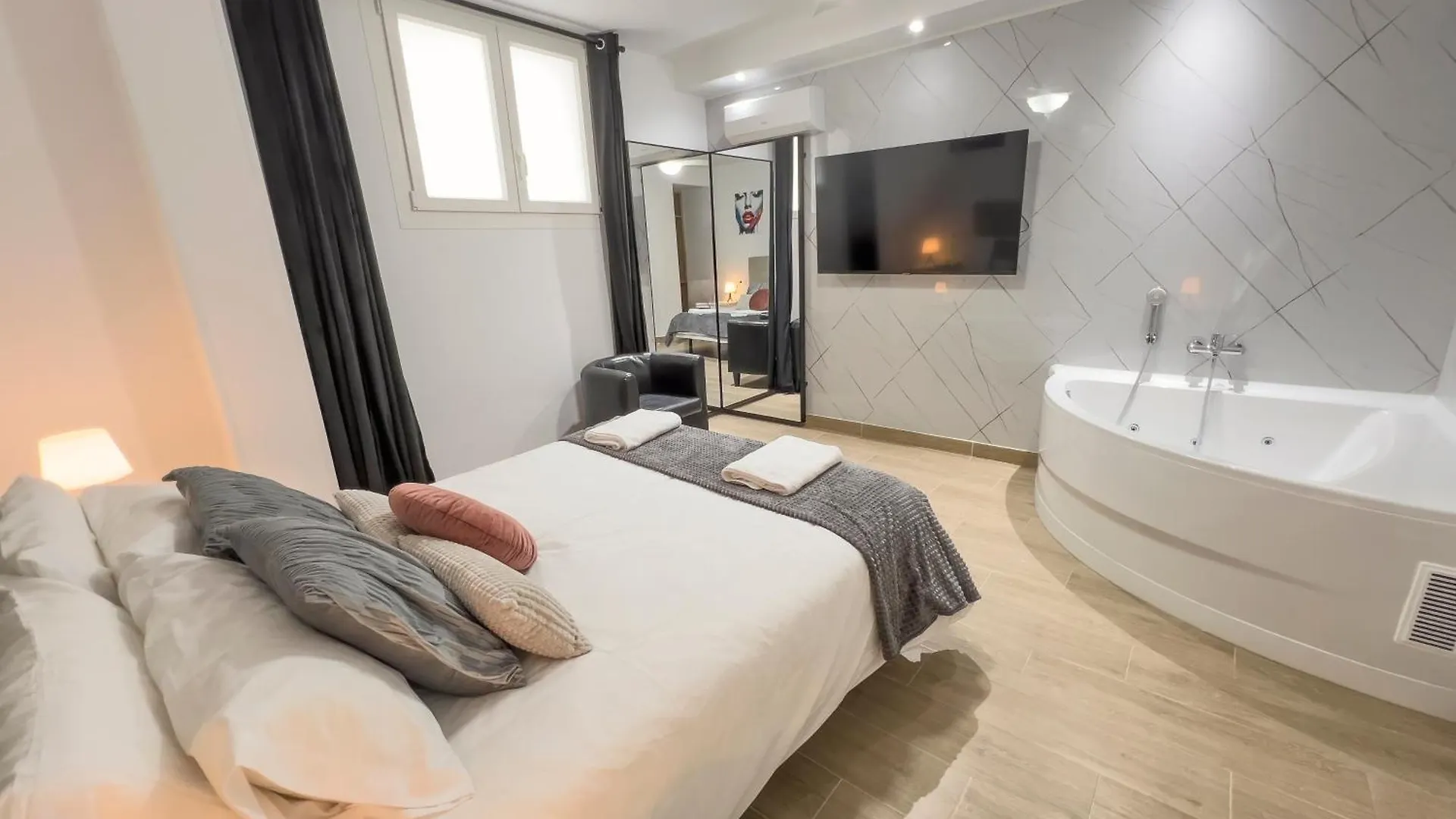 Torremolinos Centro Con Jacuzzi D Apartment